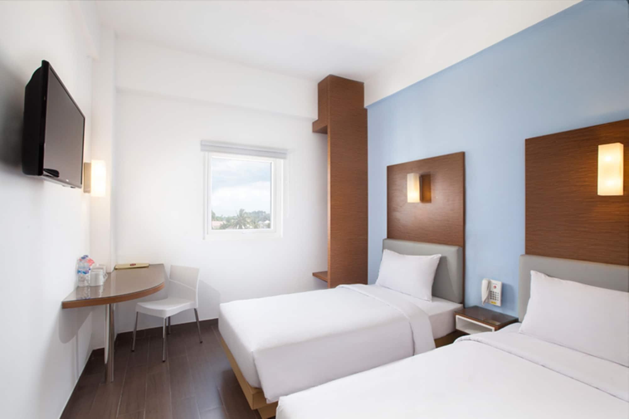 Amaris Hotel Palembang Exterior photo