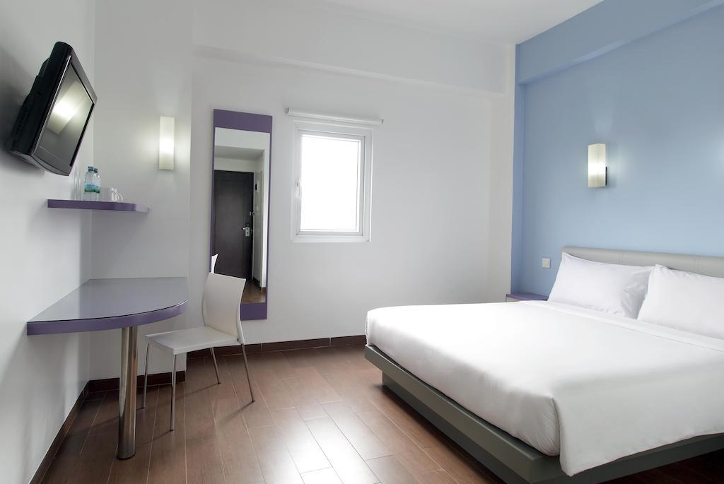 Amaris Hotel Palembang Exterior photo